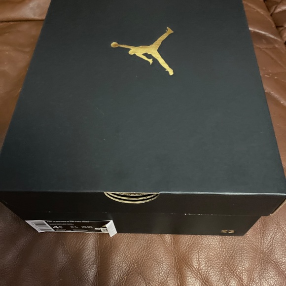 Nike Air Jordan 12’s Playoffs 2022 (GS) - Picture 6 of 8